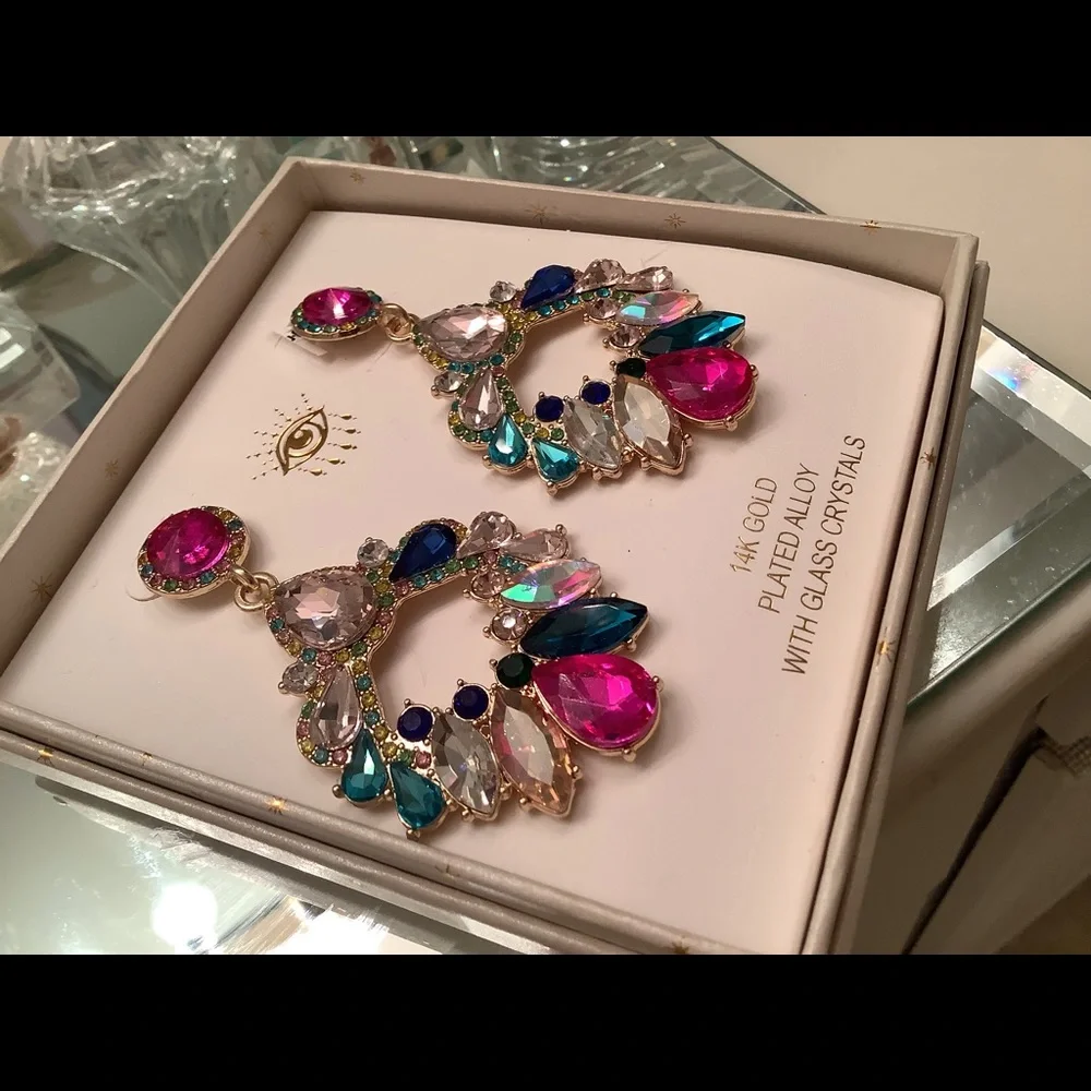 Beautiful eye candy crystal earrings beautiful colors! - Picture 3 of 3